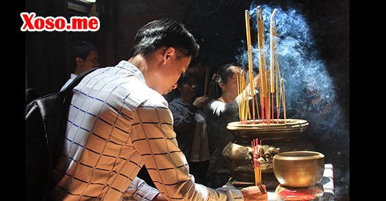 Nằm mơ thấy bàn thờ nghi ngút khói đánh con gì? Báo điềm gì?