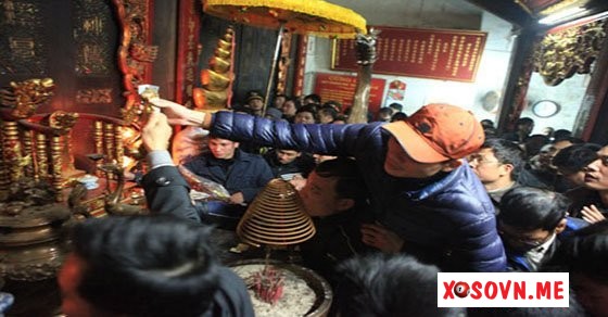  Mơ thấy người trèo bàn thờ – Chiêm bao thấy người trèo bàn thờ đánh con gì?