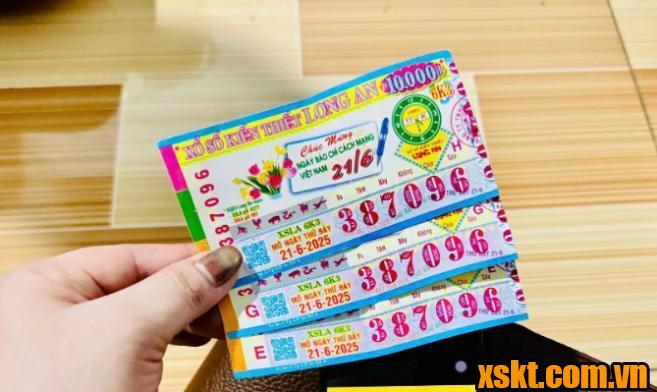 XS Long An: Người đàn ông Tây Ninh trúng độc đắc 6 tỷ, cho các con mỗi người 1 tỷ