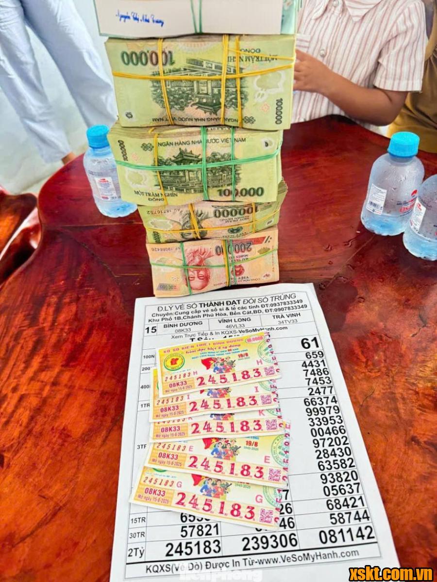 XS Bình Dương: Vợ chồng trẻ trúng 5 vé số đặc biệt gần 9 tỷ 