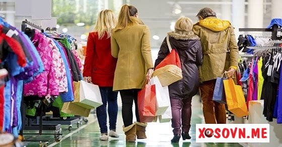 Thấy mình đi mua sắm thì là sắp tốn kém tiền bạc